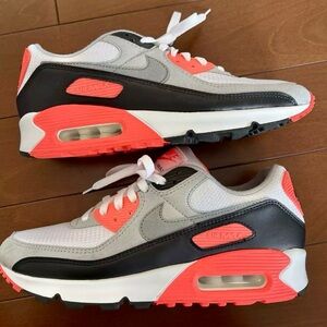 New Nike Air Max 90 Infrared - Size 10